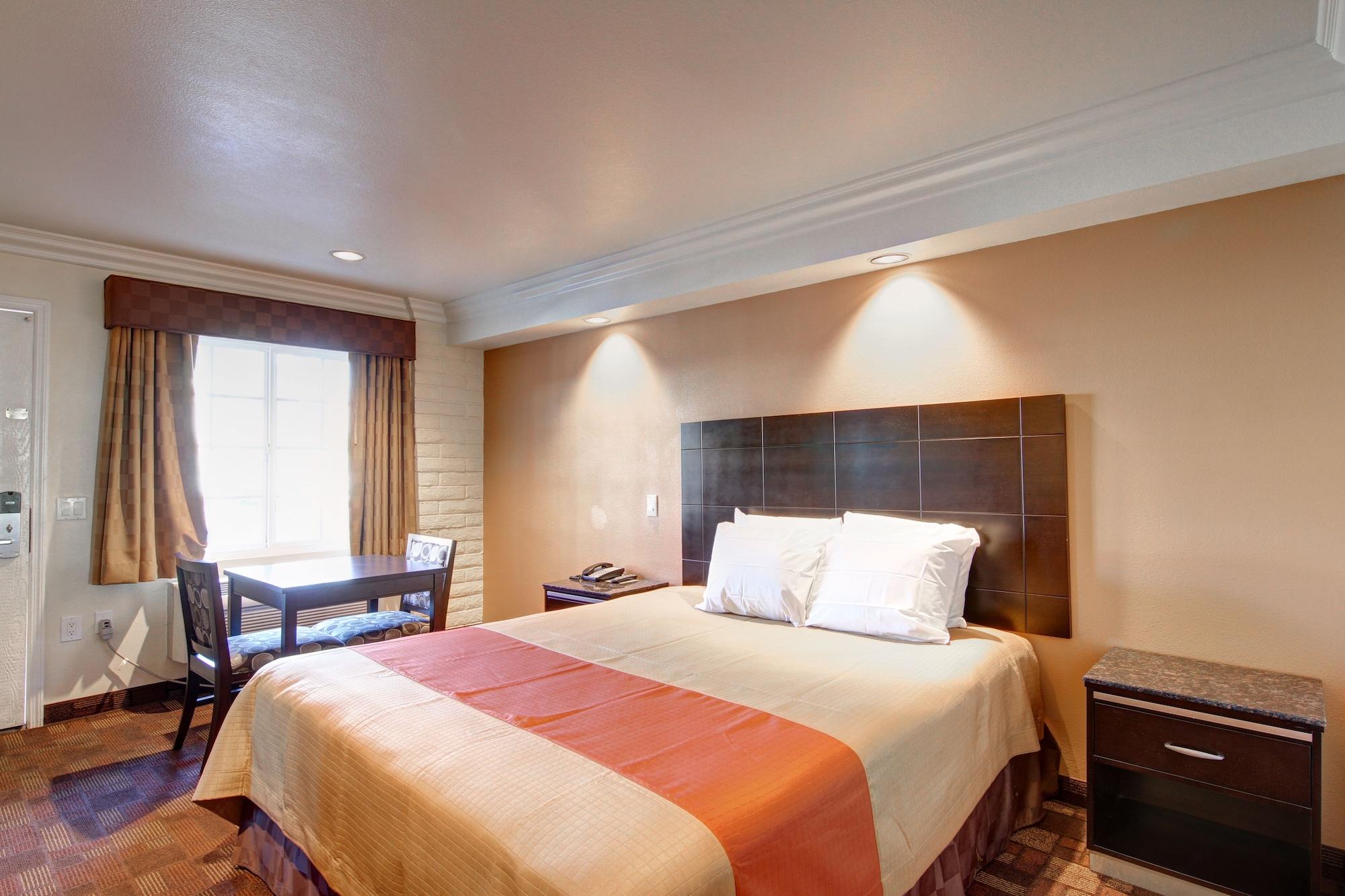 Ontario Inn & Suites Монклер Экстерьер фото