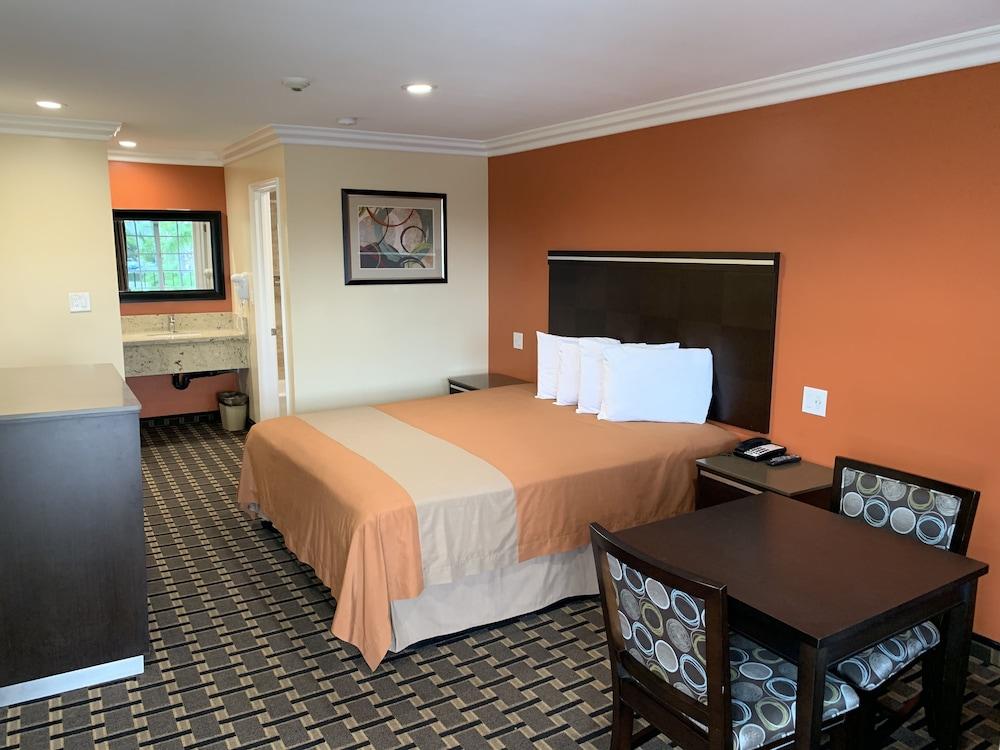 Ontario Inn & Suites Монклер Экстерьер фото